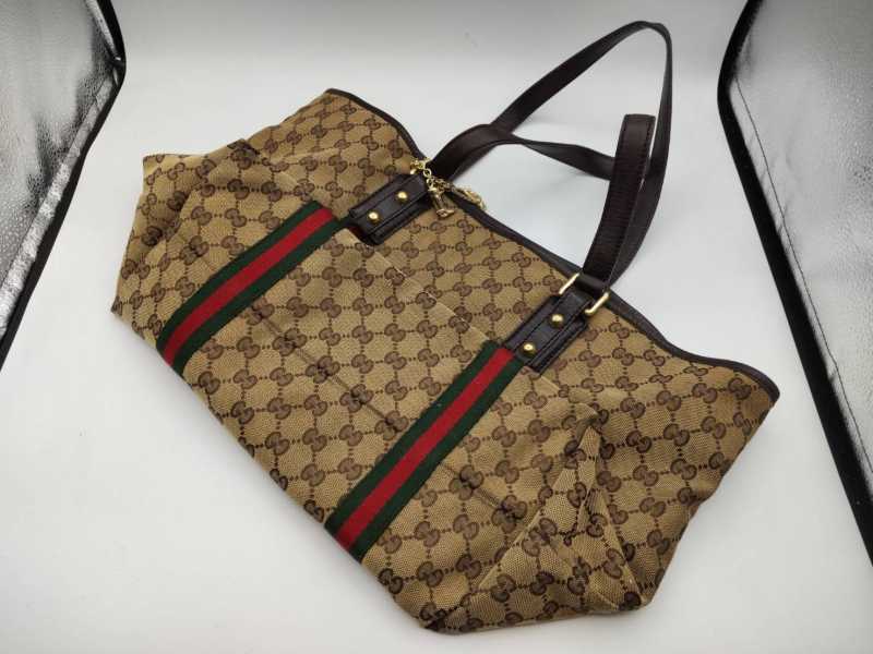 グッチ買取　キャンバス シェリーライントートバッグ 139260 